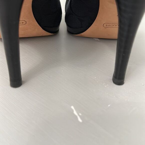 Coach Heels - Picture 4 of 11